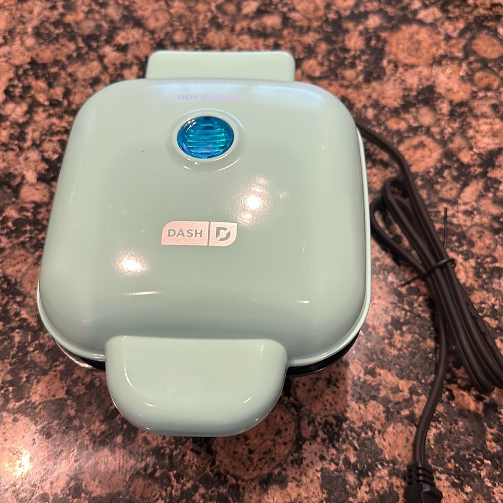 Dash egg bites and flat griddle- new, never used. Not in original box.